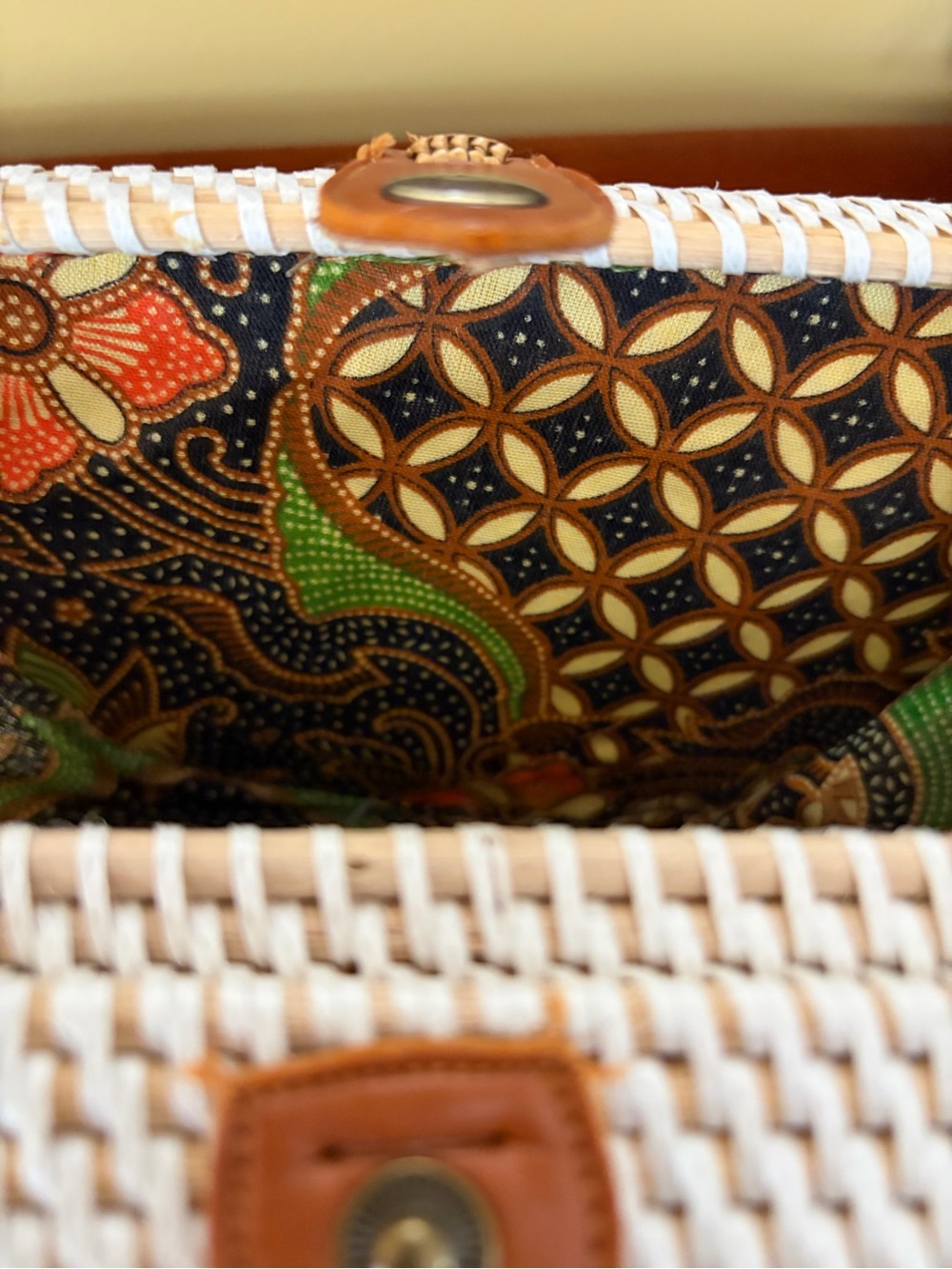 Handmade Woven Rattan Floral Butterfly Crossbody Bag - Picture 4 of 8